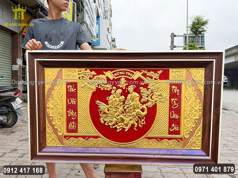 Nền tranh sơn đỏ v&ocirc; c&ugrave;ng nổi bật
